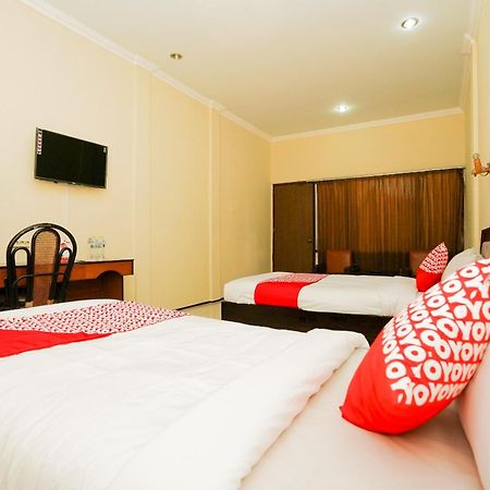 OYO 1652 Hotel Tampiarto Probolinggo Esterno foto