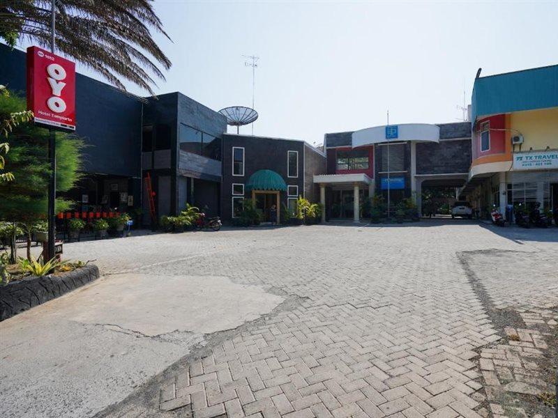 OYO 1652 Hotel Tampiarto Probolinggo Esterno foto