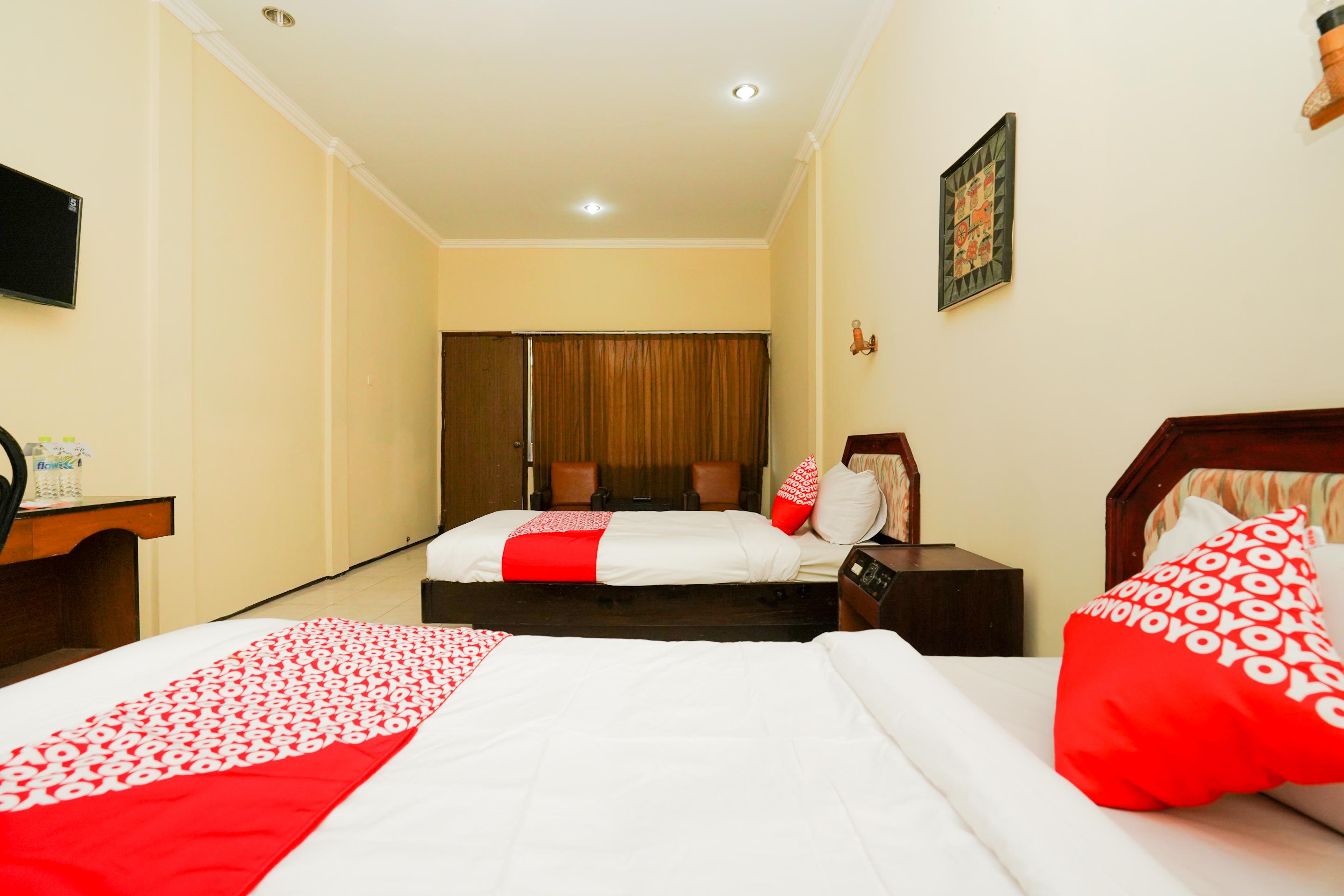 OYO 1652 Hotel Tampiarto Probolinggo Esterno foto