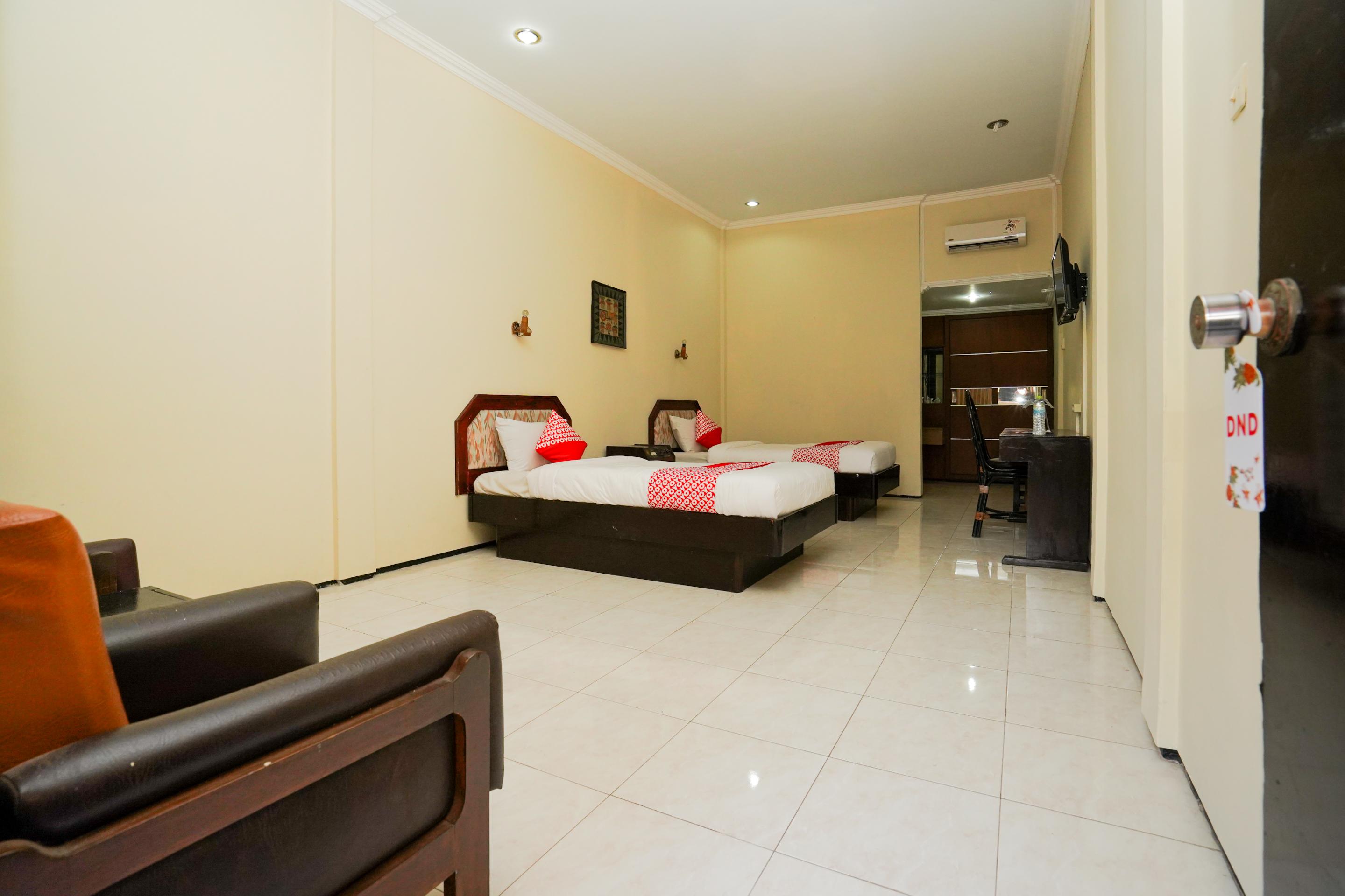 OYO 1652 Hotel Tampiarto Probolinggo Esterno foto