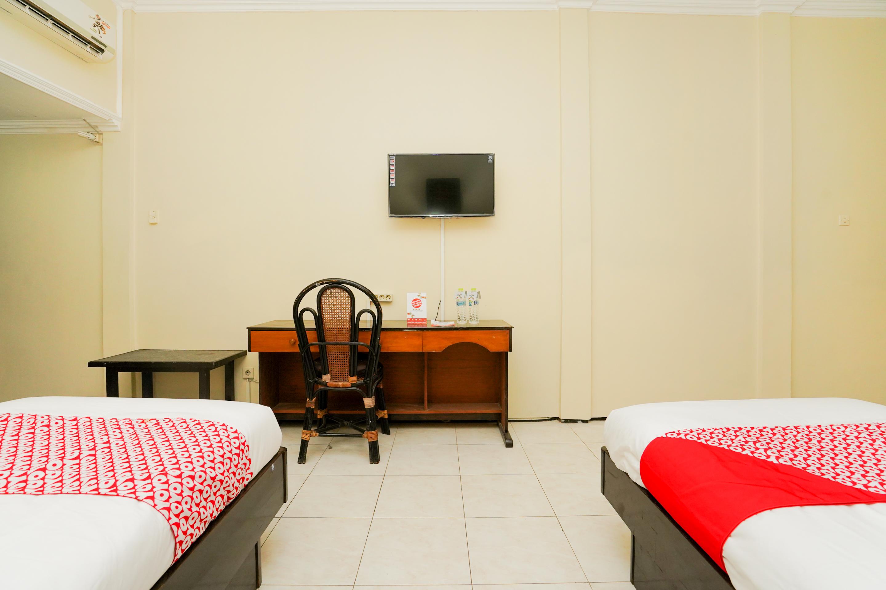 OYO 1652 Hotel Tampiarto Probolinggo Esterno foto