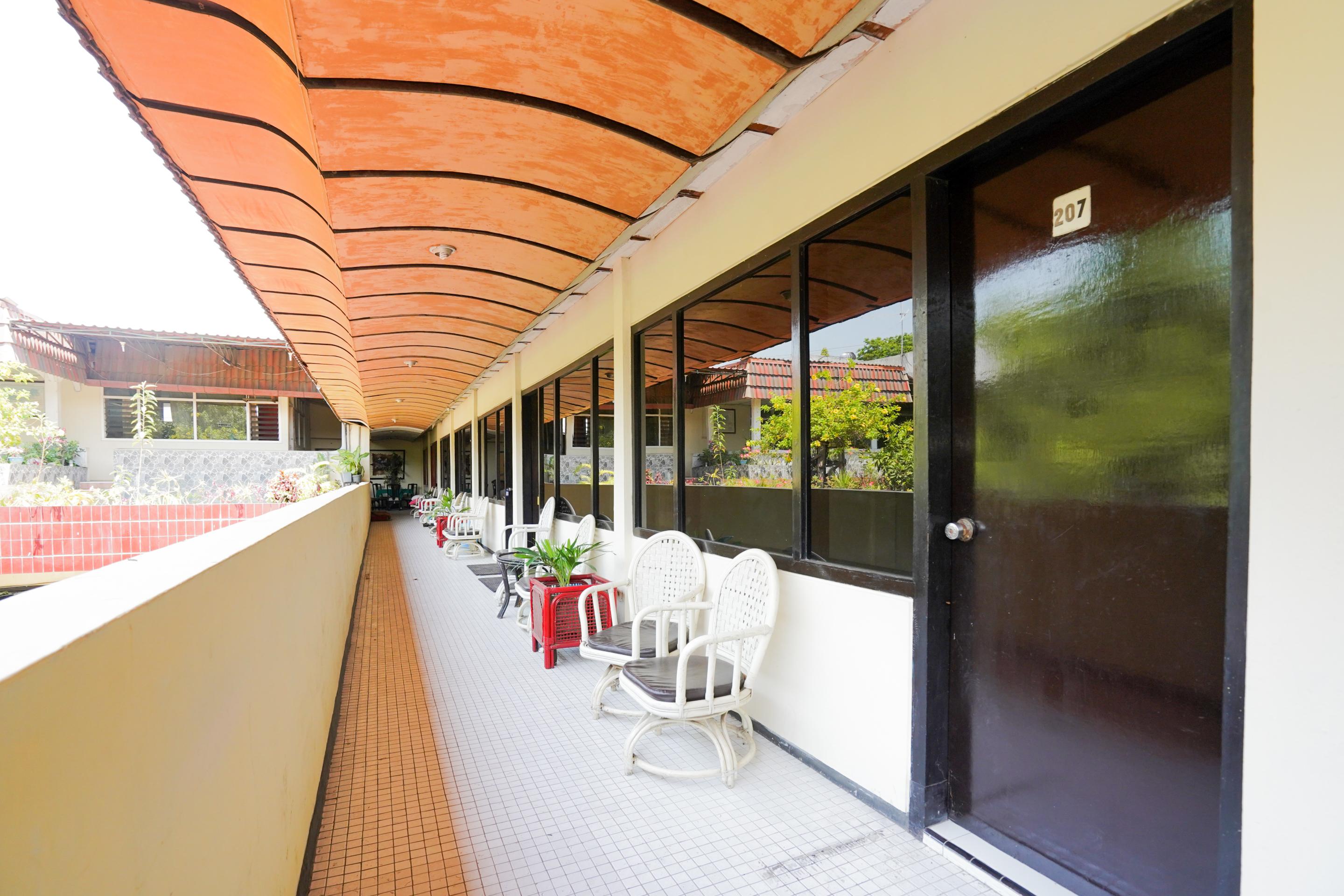 OYO 1652 Hotel Tampiarto Probolinggo Esterno foto