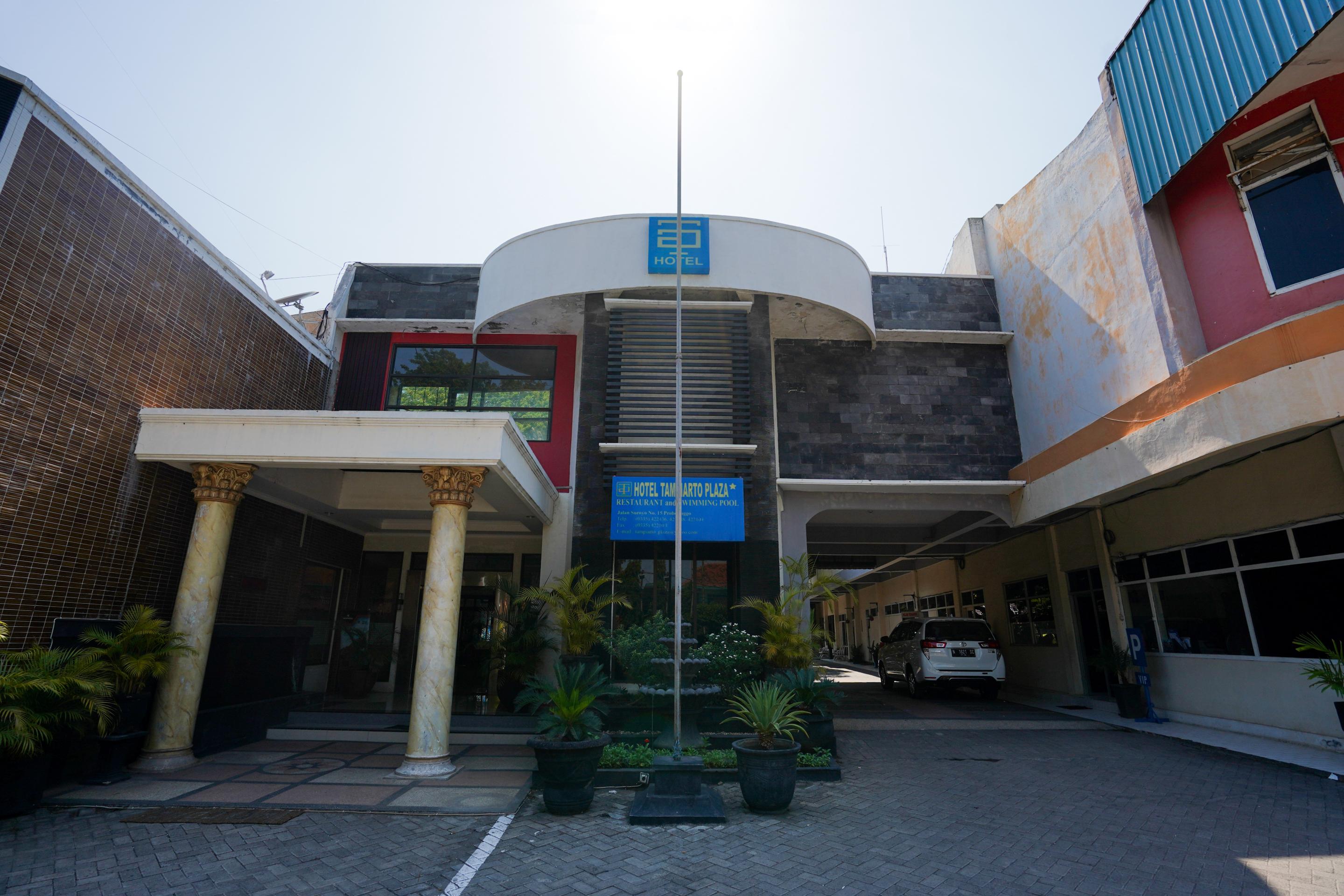 OYO 1652 Hotel Tampiarto Probolinggo Esterno foto