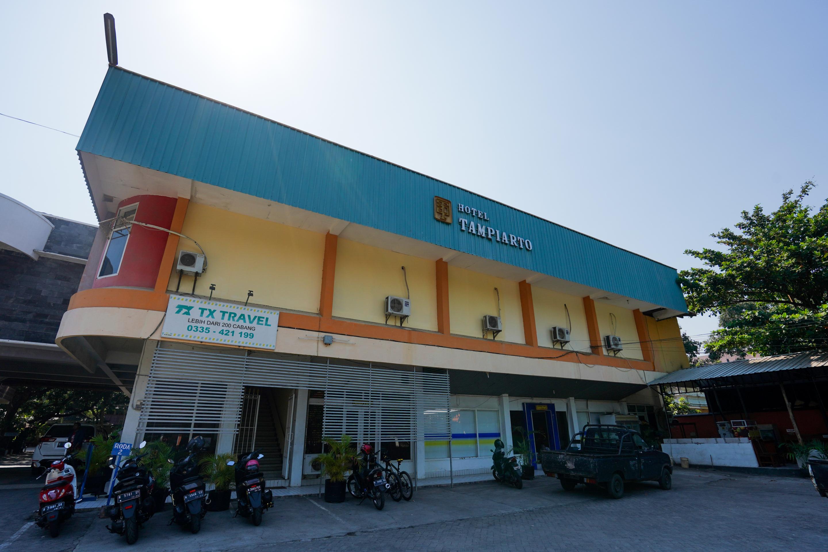 OYO 1652 Hotel Tampiarto Probolinggo Esterno foto
