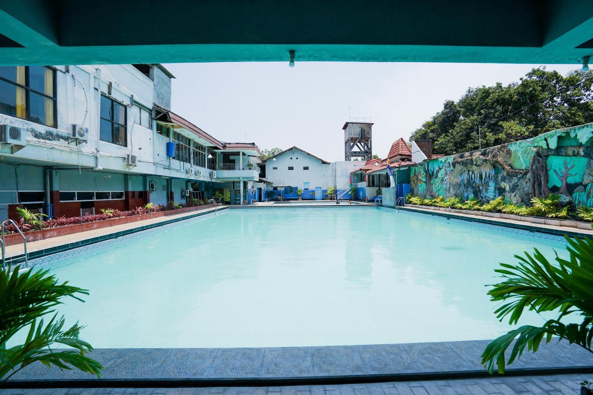 OYO 1652 Hotel Tampiarto Probolinggo Esterno foto