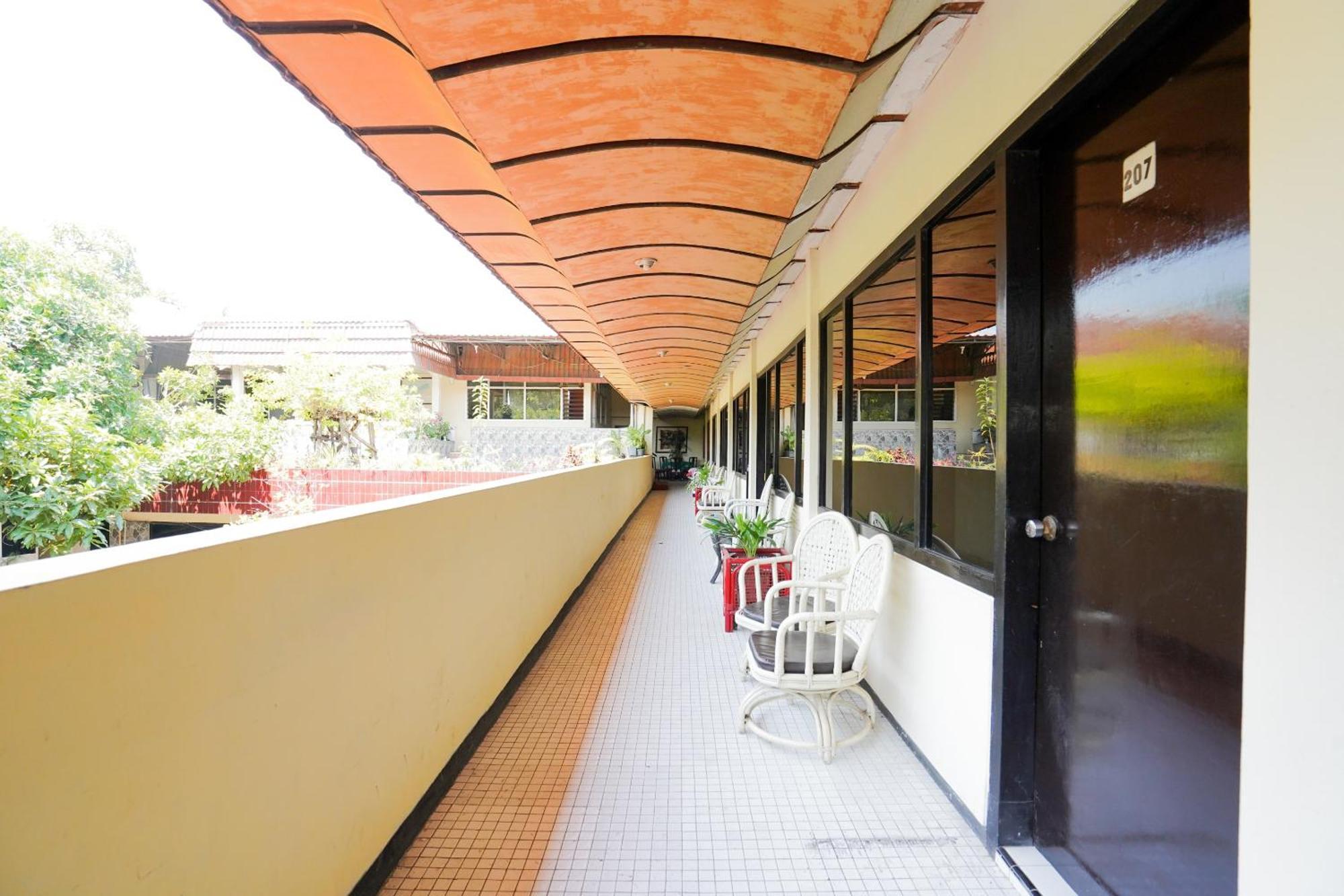 OYO 1652 Hotel Tampiarto Probolinggo Esterno foto