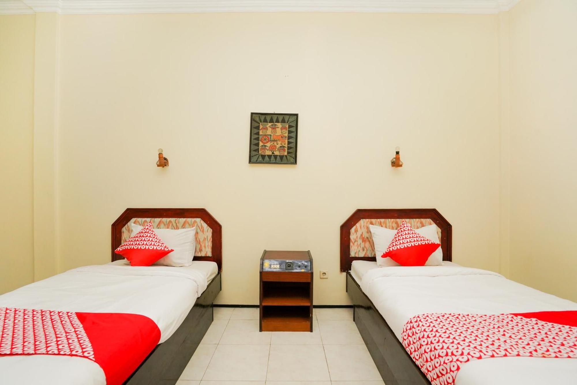 OYO 1652 Hotel Tampiarto Probolinggo Esterno foto