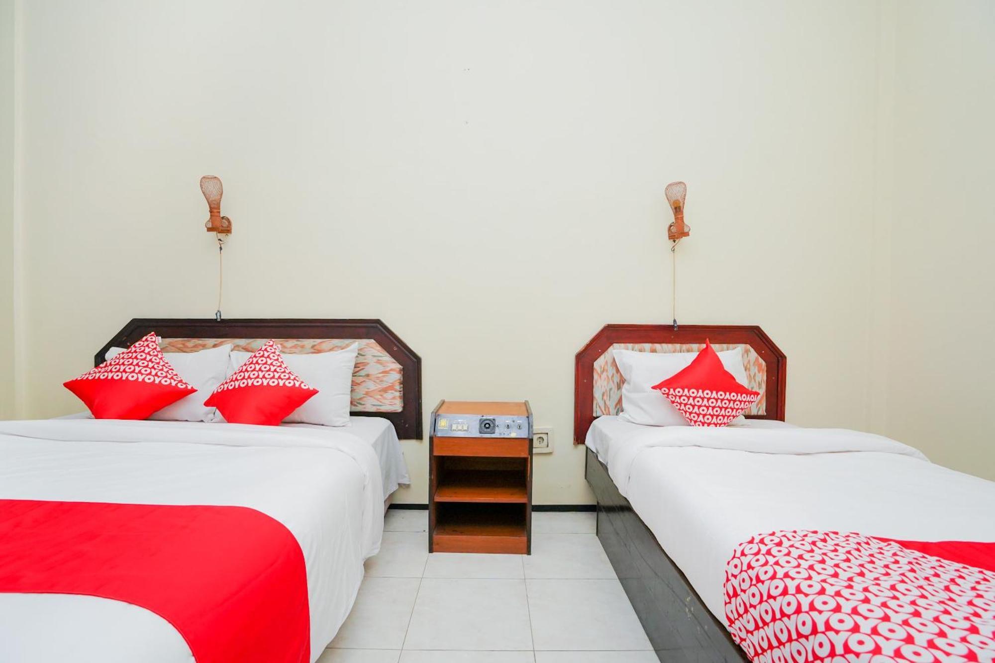 OYO 1652 Hotel Tampiarto Probolinggo Esterno foto