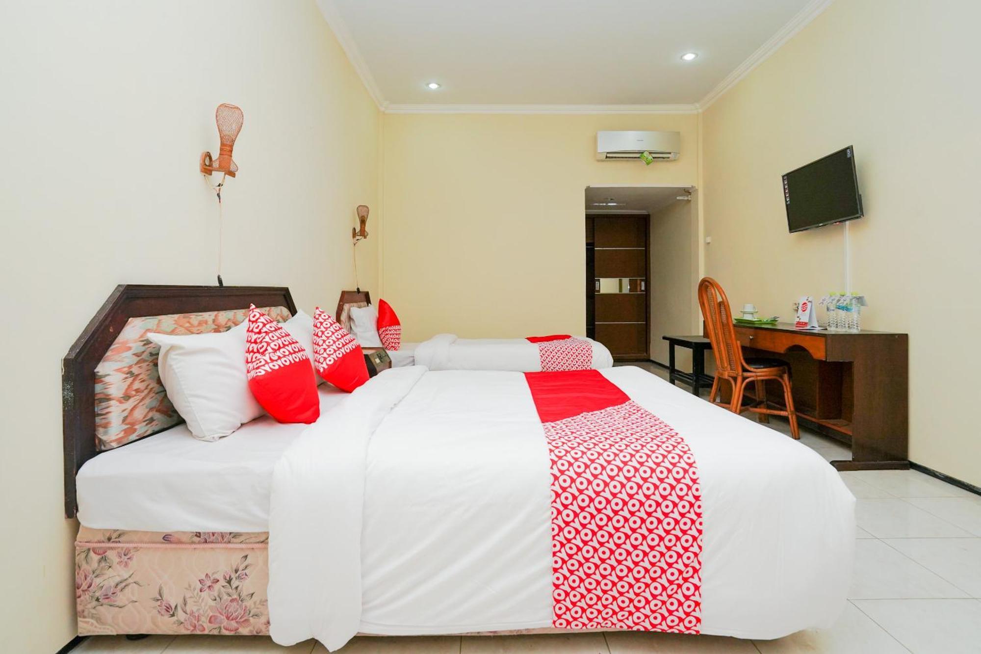 OYO 1652 Hotel Tampiarto Probolinggo Esterno foto