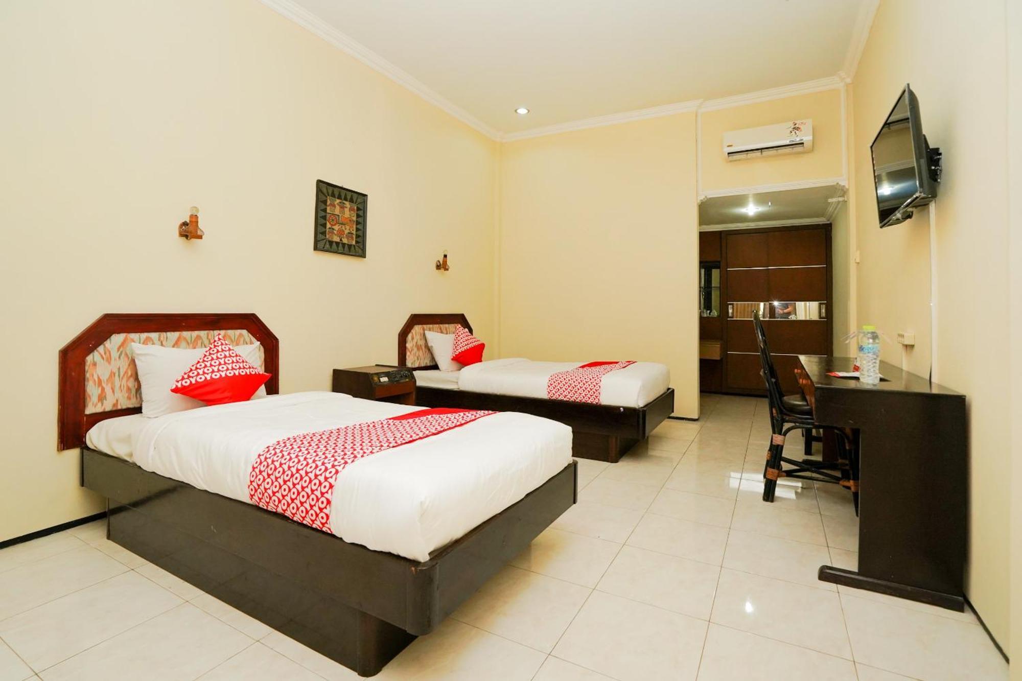 OYO 1652 Hotel Tampiarto Probolinggo Esterno foto