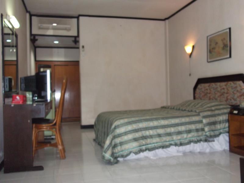 OYO 1652 Hotel Tampiarto Probolinggo Esterno foto